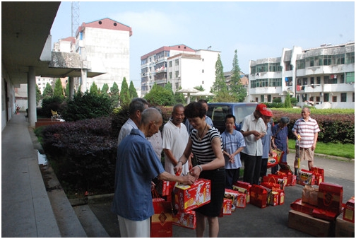 仁和集團(tuán)端午節(jié)前走訪慰問福利院