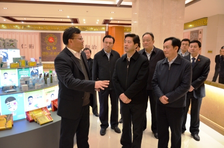 江西省副省長(zhǎng) 省公安廳廳長(zhǎng)鄭為文視察仁和集團(tuán) (1).jpg