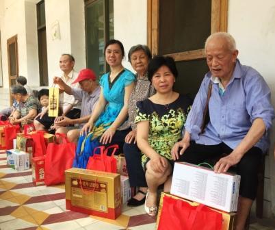 仁和集團2016端午走訪福利院 (1).jpg