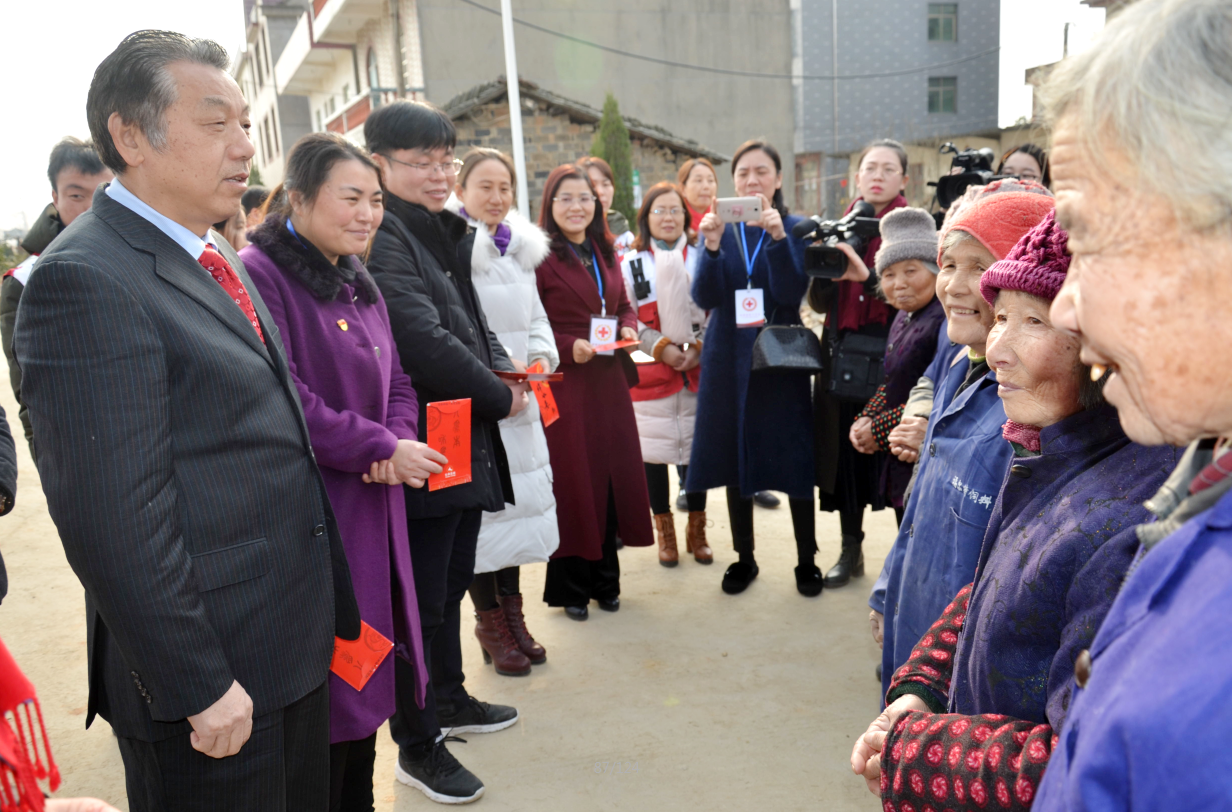 （送審）仁和集團(tuán)走訪慰問(wèn)杏塘村委困難群眾 (1).png